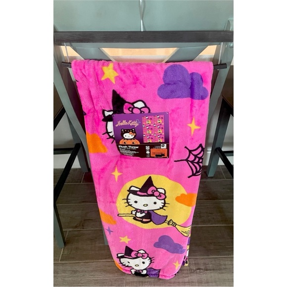 NEW Hello Kitty Halloween Throw Blanket - Picture 1 of 1